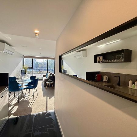 Midnight Luxe: Chic Braddon Apartment with Pool and Sauna Canberra Exterior photo