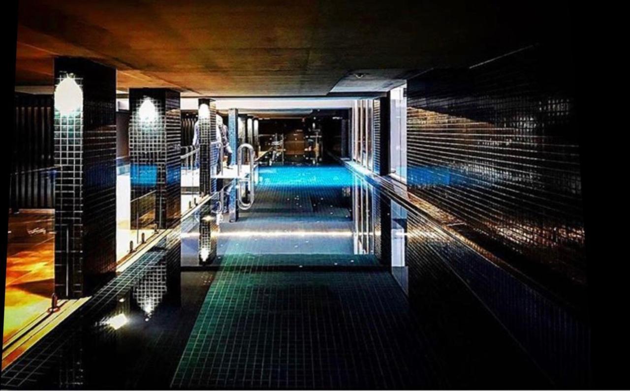 Midnight Luxe: Chic Braddon Apartment with Pool and Sauna Canberra Exterior photo