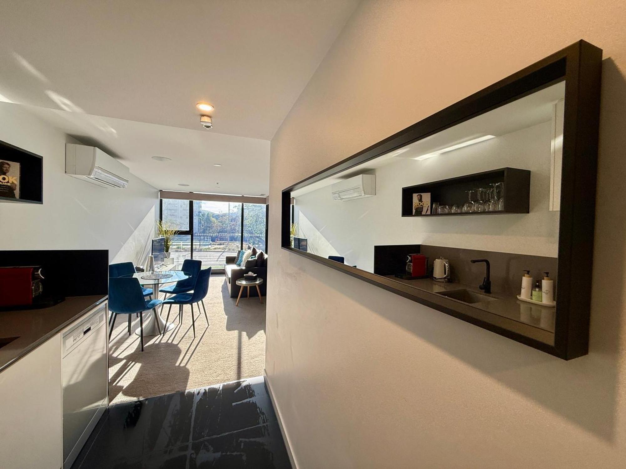 Midnight Luxe: Chic Braddon Apartment with Pool and Sauna Canberra Exterior photo