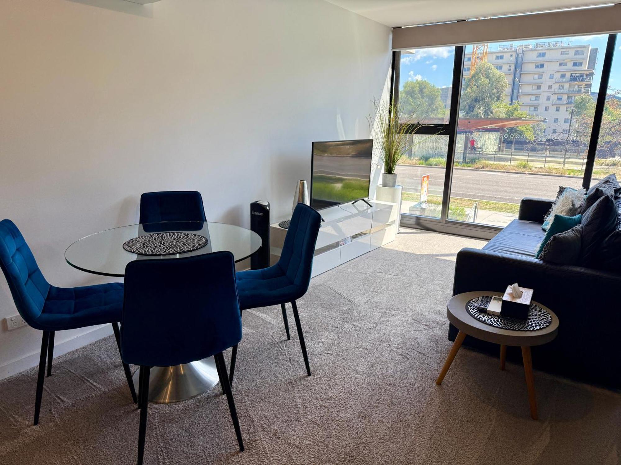Midnight Luxe: Chic Braddon Apartment with Pool and Sauna Canberra Exterior photo